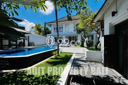 For Sale! Vila Kawasan , Area 490m2m², Lokasi Strategis For Sale! Vila Kawasan , Area 490m2m², Lokasi Strategis