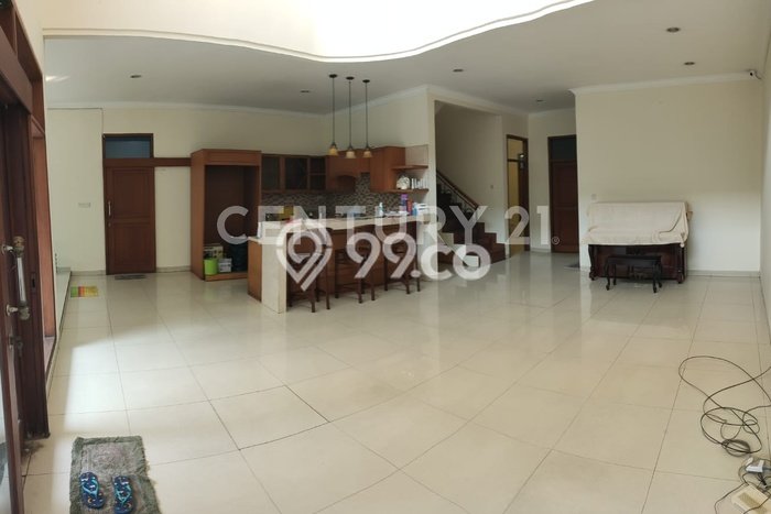 Ready to Use! Luxury House LT 303m2 Desain Elegan di Soekarno Hatta Ready to Use! Luxury House LT 303m2 Desain Elegan di Soekarno Hatta