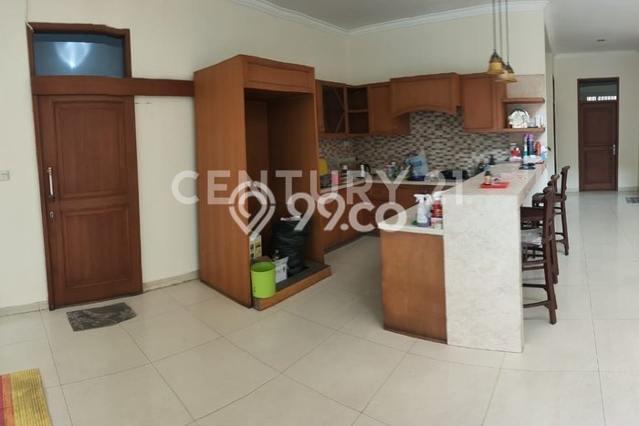 Ready to Use! Luxury House LT 303m2 Desain Elegan di Soekarno Hatta Ready to Use! Luxury House LT 303m2 Desain Elegan di Soekarno Hatta