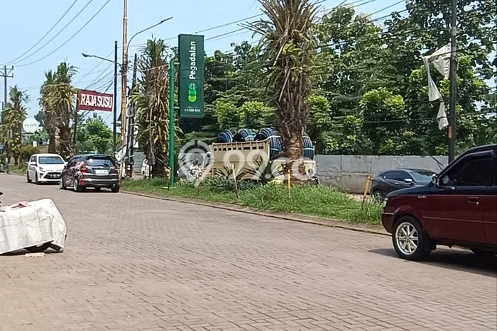 Disewakan Ruko 2 lantai dipinggir jalan dilingkungan yg sdh rame di Serpong Garden 1 Cisauk Disewakan Ruko 2 lantai dipinggir jalan dilingkungan yg sdh rame di Serpong Garden 1 Cisauk