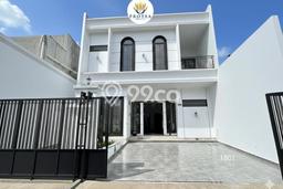 Dijual Rumah Luas Elegan Dengan View Cantik di BSD Nusaloka, Tangerang Dijual Rumah Luas Elegan Dengan View Cantik di BSD Nusaloka, Tangerang