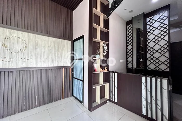 Unit Komersial Dijual di BSD Tangerang Selatan Luas Tanah 190m2, Luas Bangunan 637m2 Unit Komersial Dijual di BSD Tangerang Selatan Luas Tanah 190m2, Luas Bangunan 637m2