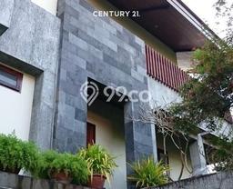 Hunian Modern dengan LT 636m2 & LB 1000m2 Dikontrakkan di Pondok Indah Hunian Modern dengan LT 636m2 & LB 1000m2 Dikontrakkan di Pondok Indah