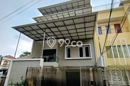 Ready to Use! Luxury House LT 230m2 Desain Elegan di Pluit Ready to Use! Luxury House LT 230m2 Desain Elegan di Pluit