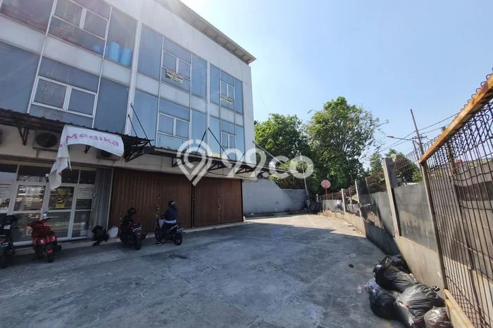 Ruko disewakan di Kebon Jeruk Jakarta Barat dengan luas bangunan 300m2 Ruko disewakan di Kebon Jeruk Jakarta Barat dengan luas bangunan 300m2