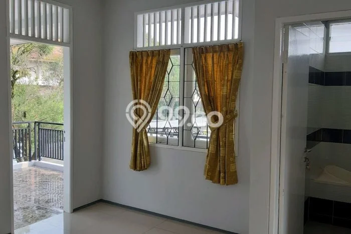 Disewakan Hunian Konsep Modern di Karawaci Tangerang dengan 4 KT Disewakan Hunian Konsep Modern di Karawaci Tangerang dengan 4 KT