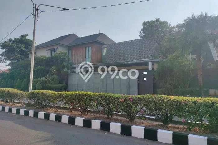 Rumah Elit LB 1000m2 Siap Huni Desain Elegan di HR Muhammad, Surabaya Rumah Elit LB 1000m2 Siap Huni Desain Elegan di HR Muhammad, Surabaya
