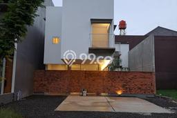 Rumah Nyaman dengan Luas Tanah 200m² dan Luas Bangunan 216m² di Kawasan Alam Sutera, Tangerang Rumah Nyaman dengan Luas Tanah 200m² dan Luas Bangunan 216m² di Kawasan Alam Sutera, Tangerang