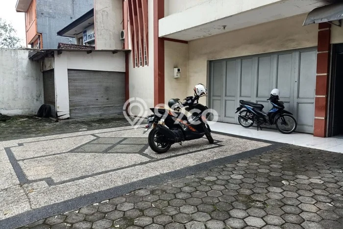 Disewakan Ruko di Kawasan Ramai Buah Batu Luas 330m2 Disewakan Ruko di Kawasan Ramai Buah Batu Luas 330m2