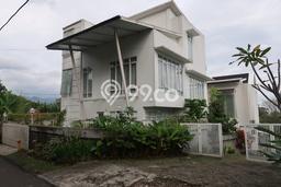 Ready to Use! Luxury House LT 232m2 Desain Elegan di Dago Ready to Use! Luxury House LT 232m2 Desain Elegan di Dago