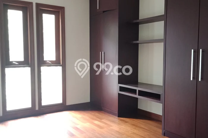 HARGA SPESIAL! Rumah di , Dekat Pusat Kota, 4 KT, LT 350m2m² Bangunan 550m2m² HARGA SPESIAL! Rumah di , Dekat Pusat Kota, 4 KT, LT 350m2m² Bangunan 550m2m²