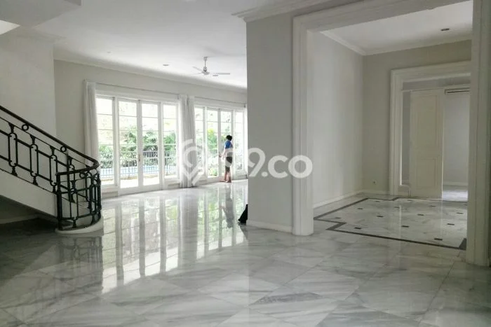 Rumah sewa siap pakai 4 KT di Senayan, Jakarta Selatan Rumah sewa siap pakai 4 KT di Senayan, Jakarta Selatan