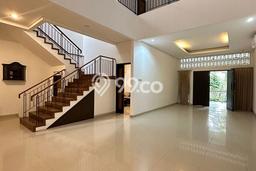 Lokasi terbaik! Rumah siap huni dikontrakkan di Kebayoran Baru LB 650m2 Lokasi terbaik! Rumah siap huni dikontrakkan di Kebayoran Baru LB 650m2