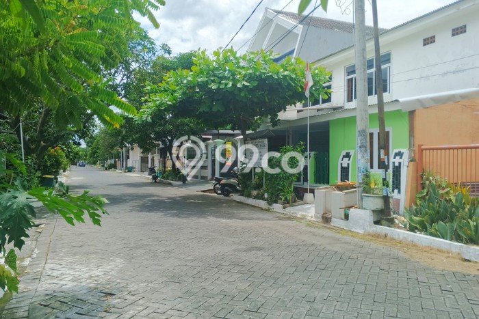 For Sale Rumah 6 Kamar Lokasi Strategis Bagus dan Strategis di Rungkut For Sale Rumah 6 Kamar Lokasi Strategis Bagus dan Strategis di Rungkut