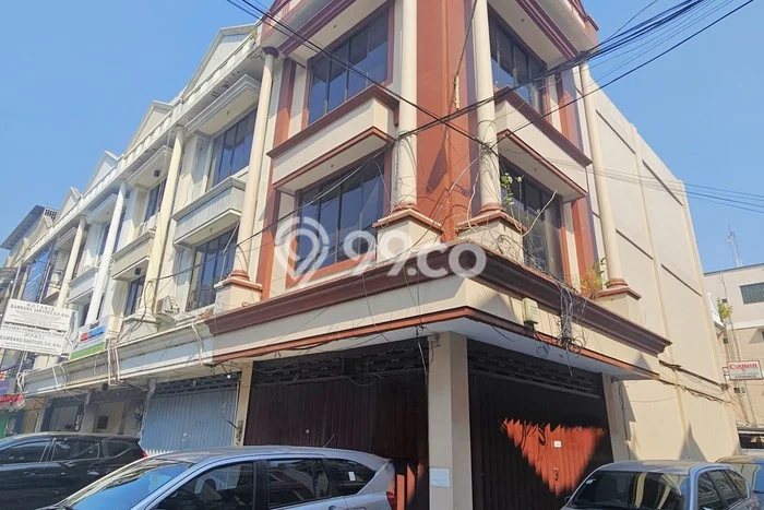 Ruko paling strategis disewakan di Waru Sidoarjo Ruko paling strategis disewakan di Waru Sidoarjo