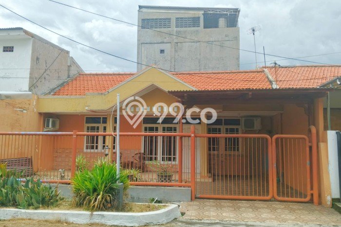 For Sale Rumah 6 Kamar Lokasi Strategis Bagus dan Strategis di Rungkut For Sale Rumah 6 Kamar Lokasi Strategis Bagus dan Strategis di Rungkut