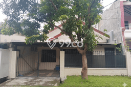 For Sale Rumah 4 Kamar Lokasi Ideal Bagus dan Strategis di Rungkut For Sale Rumah 4 Kamar Lokasi Ideal Bagus dan Strategis di Rungkut