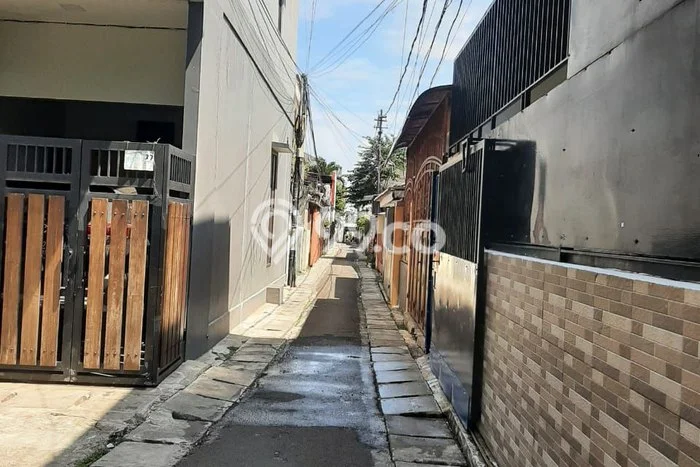 Kost Dijual di Tanjung Duren dengan 11 KT dan Luas 157m2 Kost Dijual di Tanjung Duren dengan 11 KT dan Luas 157m2