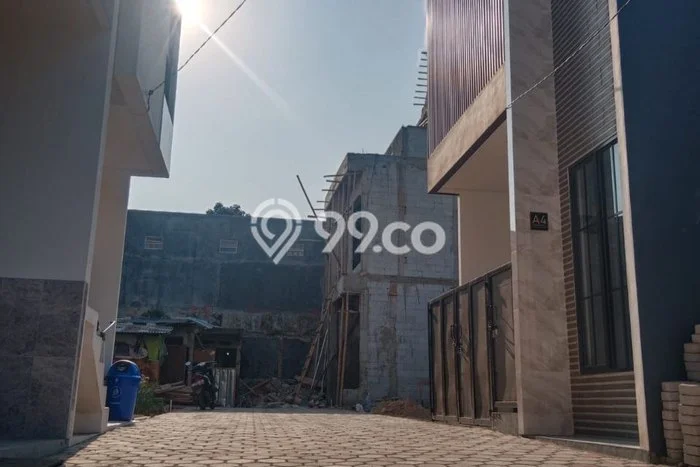 Rumah LB 50m² di Pusat Kota Utan Kayu, Jakarta Timur - Lokasi Strategis Rumah LB 50m² di Pusat Kota Utan Kayu, Jakarta Timur - Lokasi Strategis