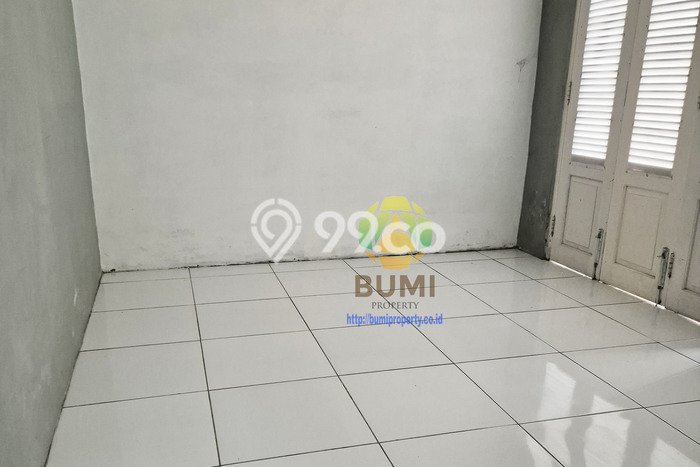 Lokasi terbaik! Rumah siap huni dikontrakkan di Laweyan LB 300m2 Lokasi terbaik! Rumah siap huni dikontrakkan di Laweyan LB 300m2