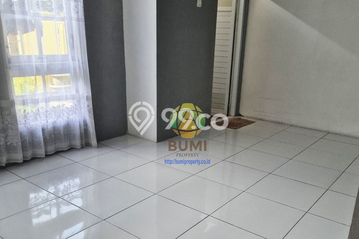 Lokasi terbaik! Rumah siap huni dikontrakkan di Laweyan LB 300m2 Lokasi terbaik! Rumah siap huni dikontrakkan di Laweyan LB 300m2