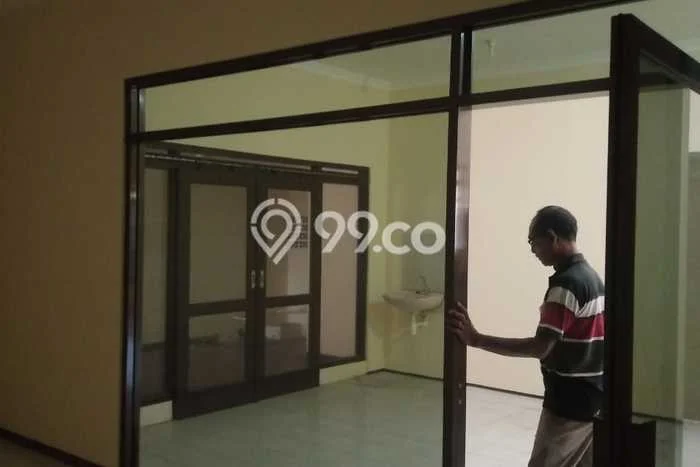 Disewakan! Rumah 4 Kamar Tidur &
2 Kamar Mandi di Solo Baru, Surakarta Disewakan! Rumah 4 Kamar Tidur &
2 Kamar Mandi di Solo Baru, Surakarta