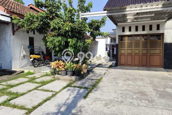 Rumah Strategis Modern Lb 300m2 di Kartasura, Sukoharjo Rumah Strategis Modern Lb 300m2 di Kartasura, Sukoharjo