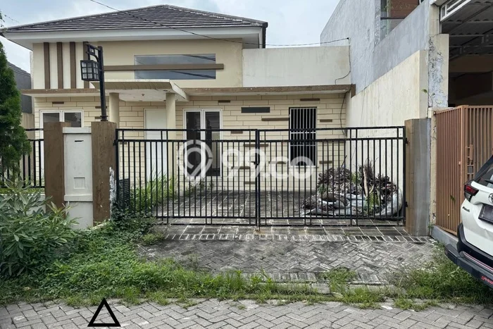 Rumah Strategis Modern Lb 200m2 di Waru, Sidoarjo Rumah Strategis Modern Lb 200m2 di Waru, Sidoarjo