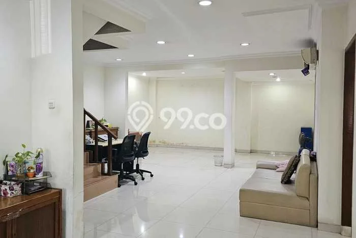 Lokasi terbaik! Rumah siap pakai disewakan di Kelapa Gading LB 300m2 Lokasi terbaik! Rumah siap pakai disewakan di Kelapa Gading LB 300m2