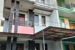 Dijual Hunian Rumah Terawat 5 Kamar di Buah Batu, Bandung Dijual Hunian Rumah Terawat 5 Kamar di Buah Batu, Bandung