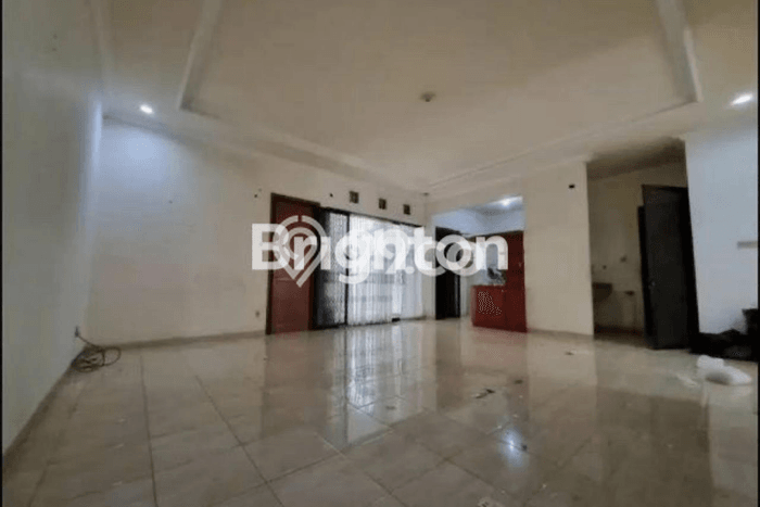 Rumah Strategis Modern Lb 165m2 di Sukolilo, Surabaya Rumah Strategis Modern Lb 165m2 di Sukolilo, Surabaya
