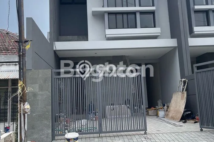 Dijual Rumah Mewah Megah Dengan View Cantik di Manyar, Surabaya Dijual Rumah Mewah Megah Dengan View Cantik di Manyar, Surabaya