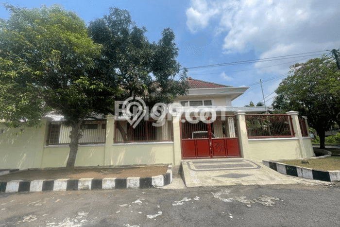 For Sale! Luxury House LT 616m2 Desain Modern di Manyar For Sale! Luxury House LT 616m2 Desain Modern di Manyar