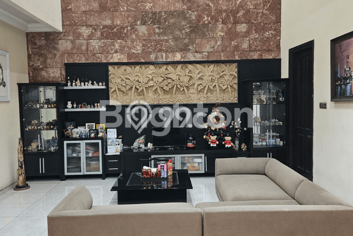 Ready to Use! Premium House LT 375m2 Desain Elegan di Pakuwon City Ready to Use! Premium House LT 375m2 Desain Elegan di Pakuwon City