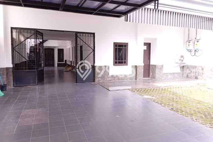 Hunian Modern Dikontrakkan 5 Kamar di Menteng Boleh Nego Hunian Modern Dikontrakkan 5 Kamar di Menteng Boleh Nego