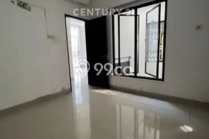 Rumah Luas Asri 3 KT Siap Pakai di Rawamangun Jakarta Timur Rumah Luas Asri 3 KT Siap Pakai di Rawamangun Jakarta Timur