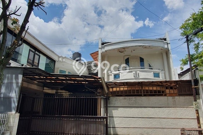 Rumah Elit Modern Tanpa Renovasi di Moch Toha Bandung Rumah Elit Modern Tanpa Renovasi di Moch Toha Bandung