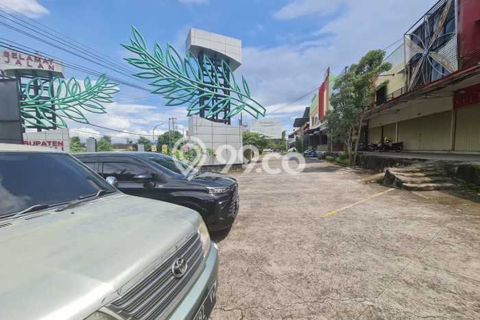 Area Ramai! Ruko Dijual di Kartasura untuk Bisnis Luas Bangunan 225m2 Area Ramai! Ruko Dijual di Kartasura untuk Bisnis Luas Bangunan 225m2