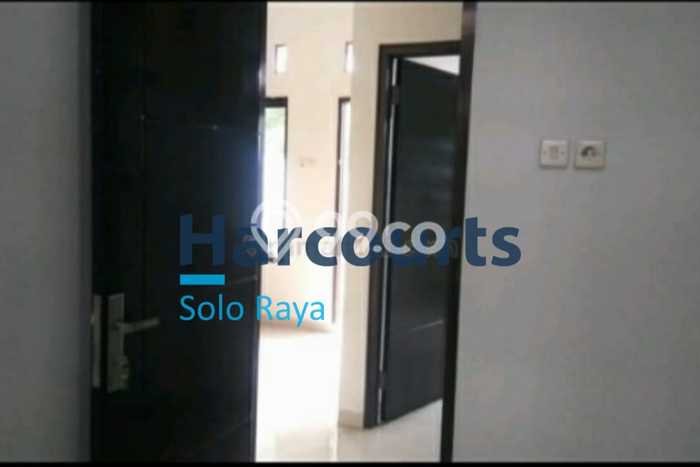 Rumah Asri area mojosongo, 2 KT, Area Strategis, Luas 84m2m² LB 70m2m² Rumah Asri area mojosongo, 2 KT, Area Strategis, Luas 84m2m² LB 70m2m²