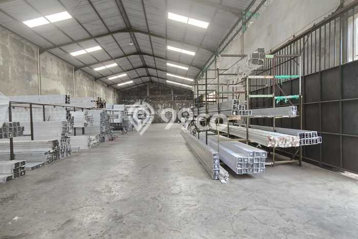 LOKASI BISNIS! Gudang Disewakan Kawasan Serengan, Luas 1260m2m², Akses Strategis LOKASI BISNIS! Gudang Disewakan Kawasan Serengan, Luas 1260m2m², Akses Strategis