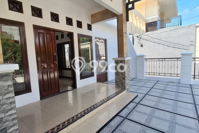 Rumah di Semarang Selatan, 0 KM, Dekat Pusat Kota, Luas 220m² LB 350m² Rumah di Semarang Selatan, 0 KM, Dekat Pusat Kota, Luas 220m² LB 350m²