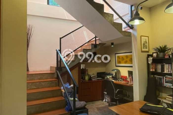 Rumah Strategis Modern Lb 119m2 di Ciputat, Tangerang Selatan Rumah Strategis Modern Lb 119m2 di Ciputat, Tangerang Selatan