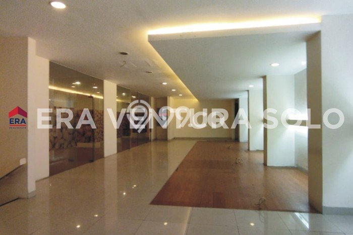 Disewakan Komersial di Pasar Kliwon Solo LT 261m2, LB 773m2 Disewakan Komersial di Pasar Kliwon Solo LT 261m2, LB 773m2