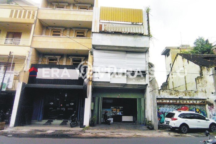Area Ramai! Ruko Dijual di Jebres untuk Bisnis Luas Bangunan 400m2 Area Ramai! Ruko Dijual di Jebres untuk Bisnis Luas Bangunan 400m2