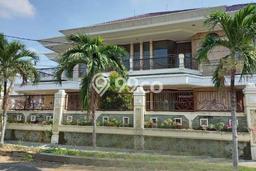 Rumah Bagus kawasan Genteng, Surabaya, Luas 1m2m² LB 760m2m² HARGA MENARIK! Rumah Bagus kawasan Genteng, Surabaya, Luas 1m2m² LB 760m2m² HARGA MENARIK!