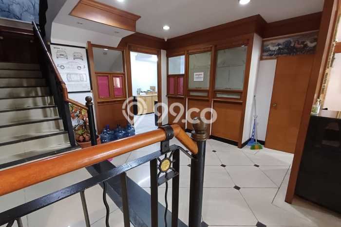 Ruko untuk Disewa di Pusat Jakarta Pusat Luas Bangunan 600m2 Ruko untuk Disewa di Pusat Jakarta Pusat Luas Bangunan 600m2
