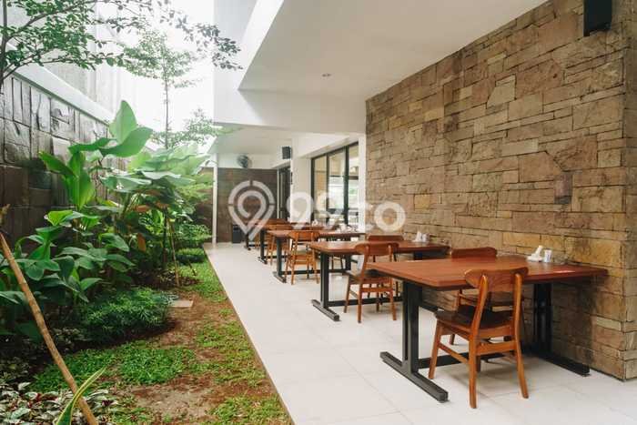 Unit Komersial Paling Strategis di Kebayoran Baru Jakarta Selatan dengan LB 1020m2 Unit Komersial Paling Strategis di Kebayoran Baru Jakarta Selatan dengan LB 1020m2
