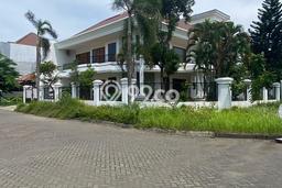Rumah Elit LB 372m2 Siap Pakai Desain Elegan di Galaxy, Surabaya Rumah Elit LB 372m2 Siap Pakai Desain Elegan di Galaxy, Surabaya