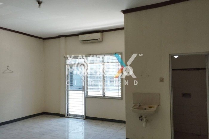 Area Ramai! Gudang Dijual di Buduran untuk Bisnis Luas Bangunan 630m2 Area Ramai! Gudang Dijual di Buduran untuk Bisnis Luas Bangunan 630m2