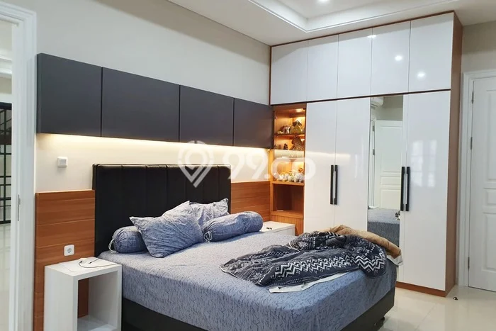 Rumah Mewah LB 560m2 Siap Pakai Desain Elegan di Gading Serpong The Spring, Tangerang Rumah Mewah LB 560m2 Siap Pakai Desain Elegan di Gading Serpong The Spring, Tangerang